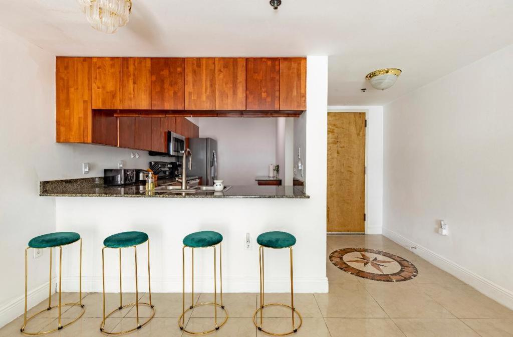 Two Bedroom Oceanview Apartment In Brickell ميامي المظهر الخارجي الصورة